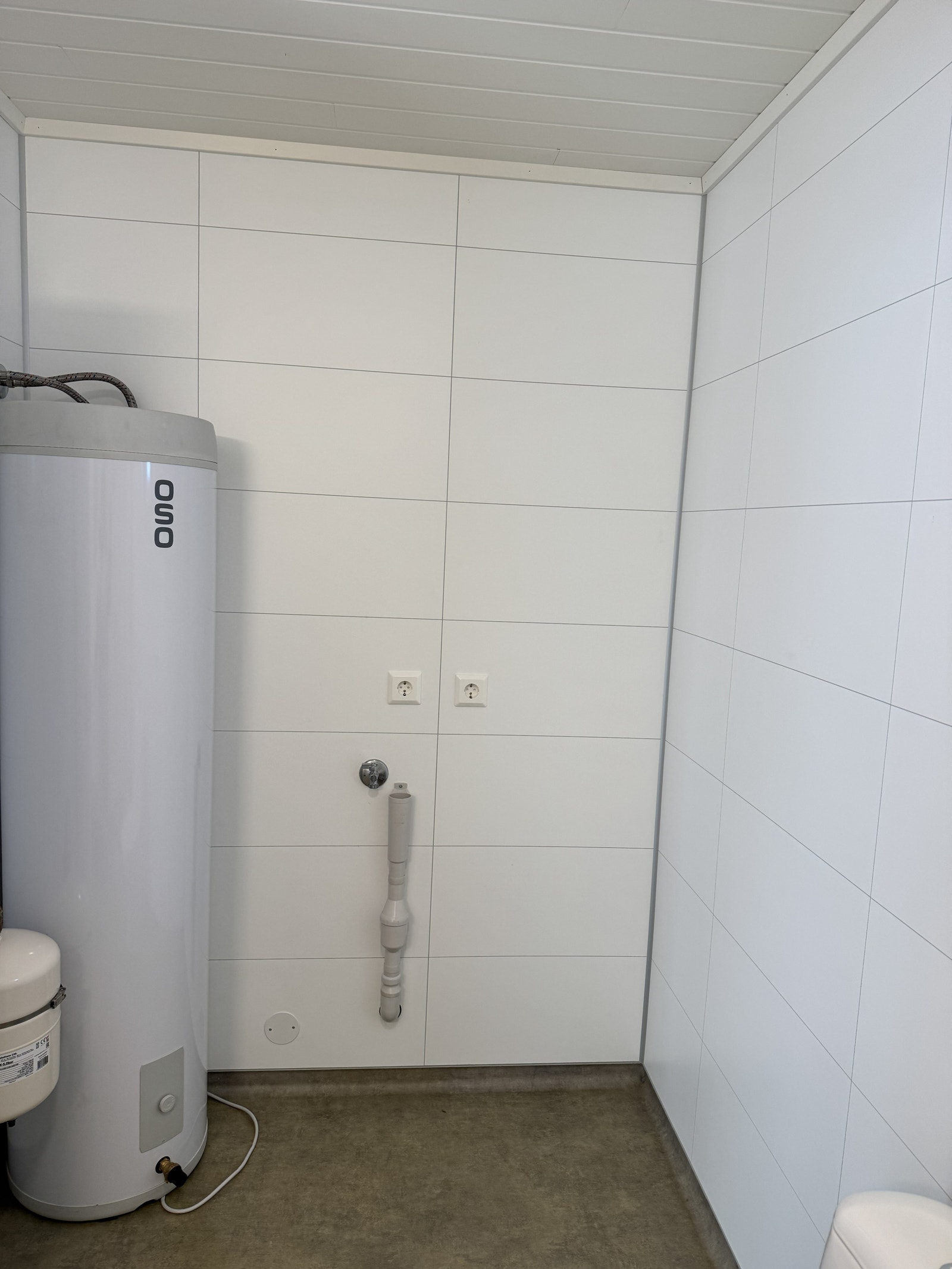 Bad klargjort for vaskemaskin og tørketrommel Galleribilde