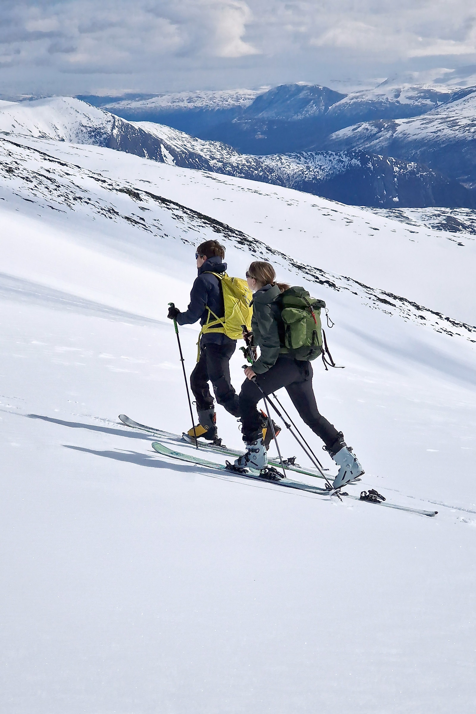 Området byr på en rekke toppturer! Foto: Ludvig Killingberg Galleribilde