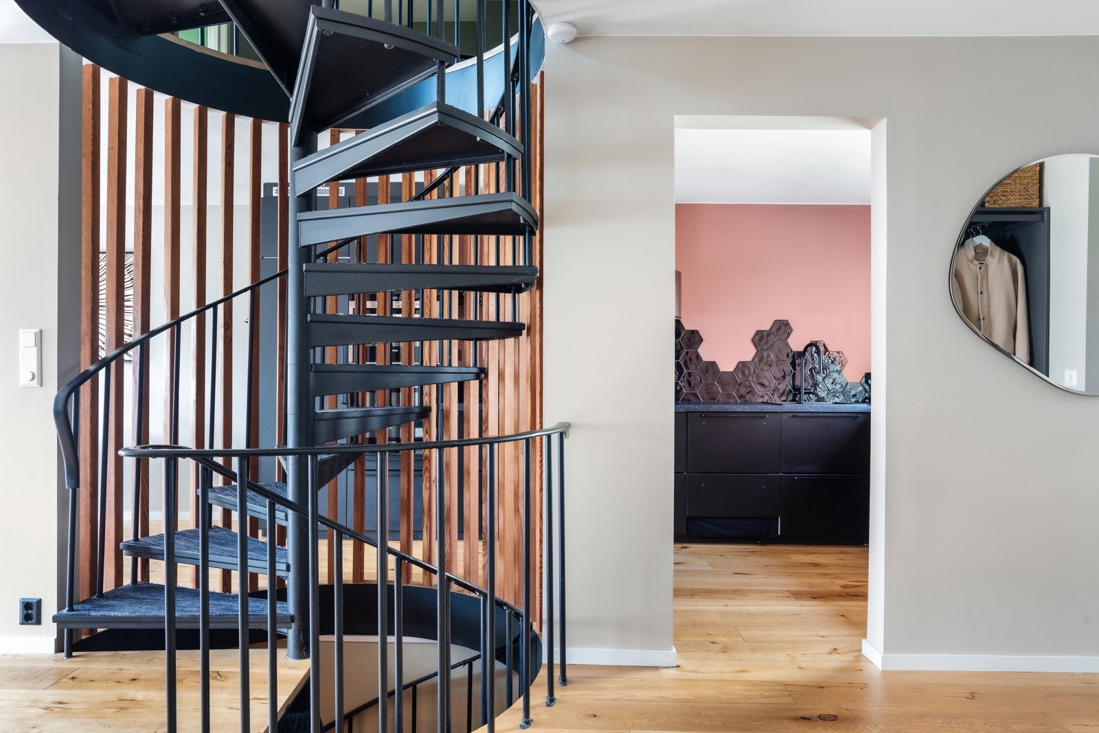 En vindeltrapp gir en kul effekt på boligen. Galleribilde