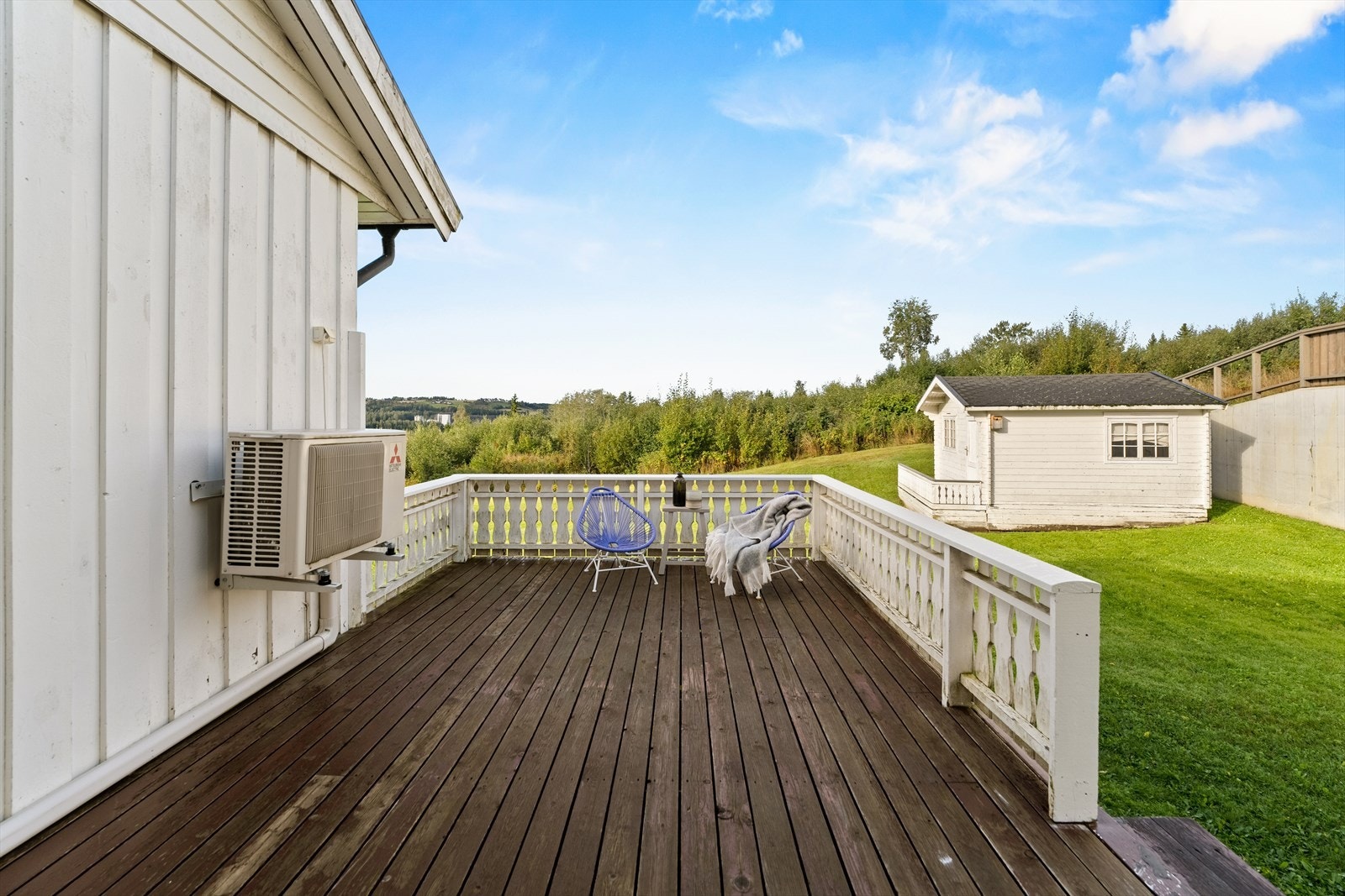 Veranda med adkomst til hage. Galleribilde