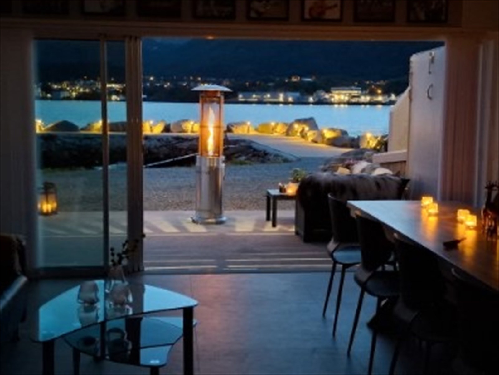 Kveldsstemning på naustet - bilde tatt av selger Galleribilde