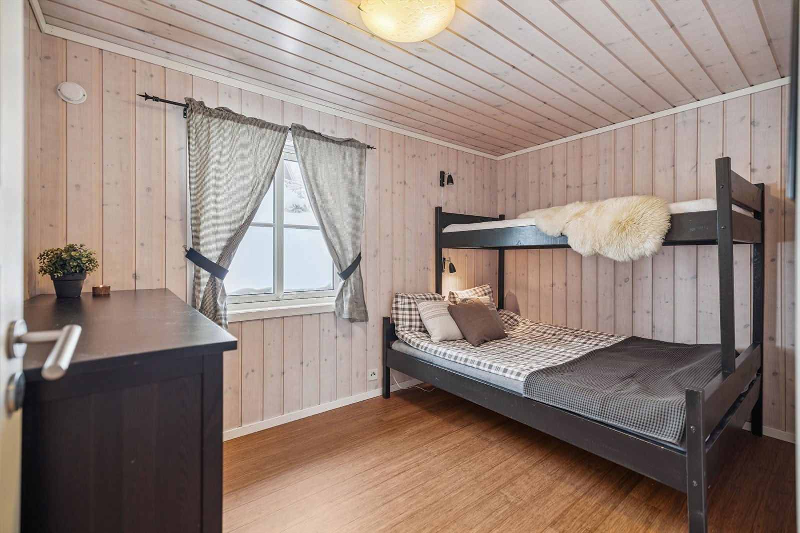 Hytta har totalt 4 soverom som gir rikelig med sengeplasser for storfamilien. Galleribilde