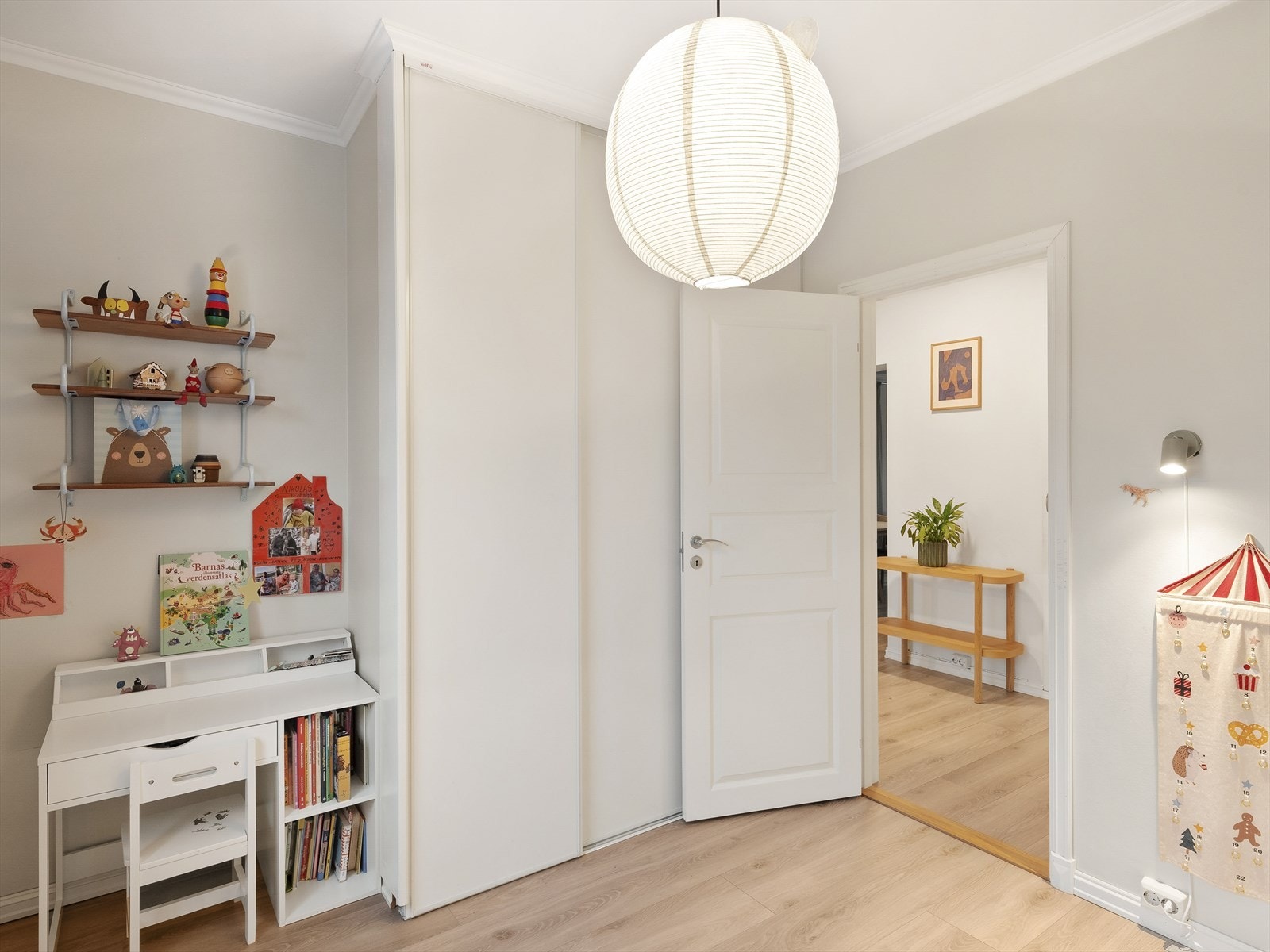 Det andre soverommet er av god størrelse, egnet som barnerom, gjesterom eller kontor. Galleribilde