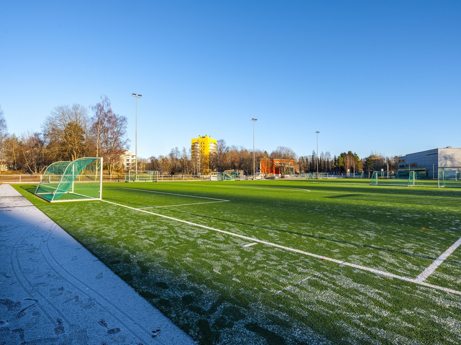 Området byr på flotte idrettsanlegg, inkludert flere fotballbaner. Galleribilde