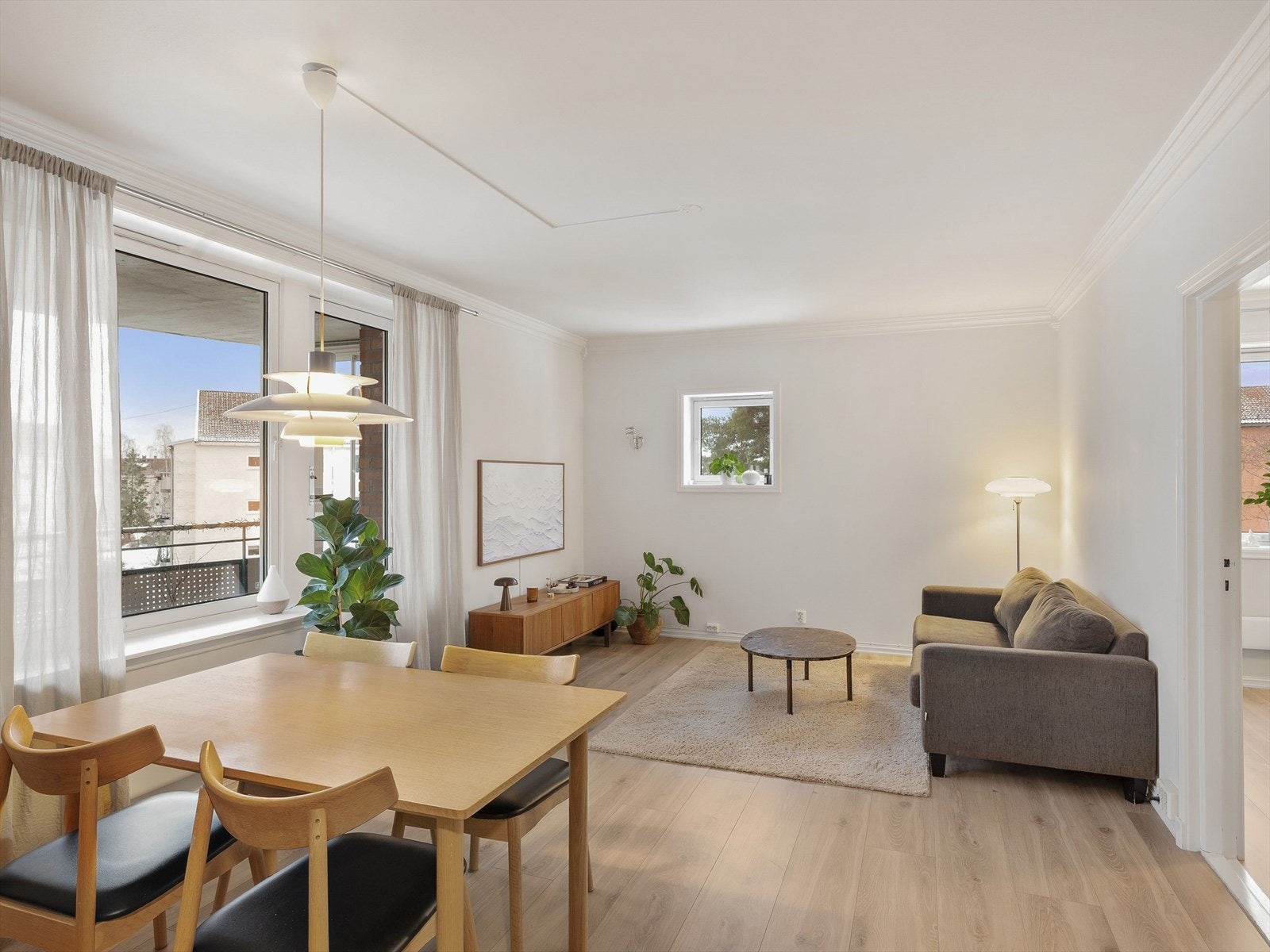 Eiendomsmegler 1 v/ Marianne Wilberg ønsker velkommen til Glimmerveien 30! Galleribilde