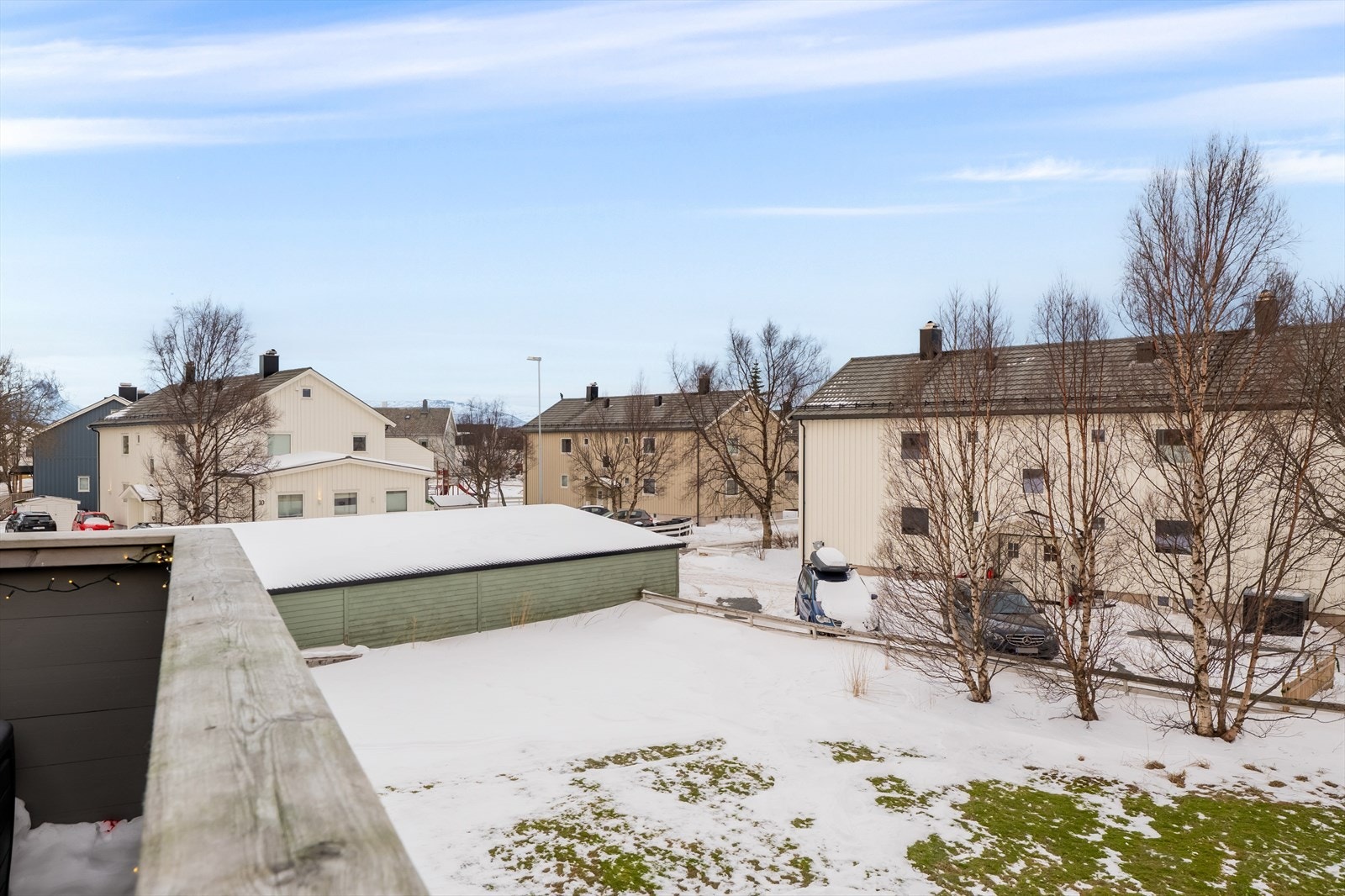 Utsikt fra romslig balkong, meget gode solforhold! Galleribilde