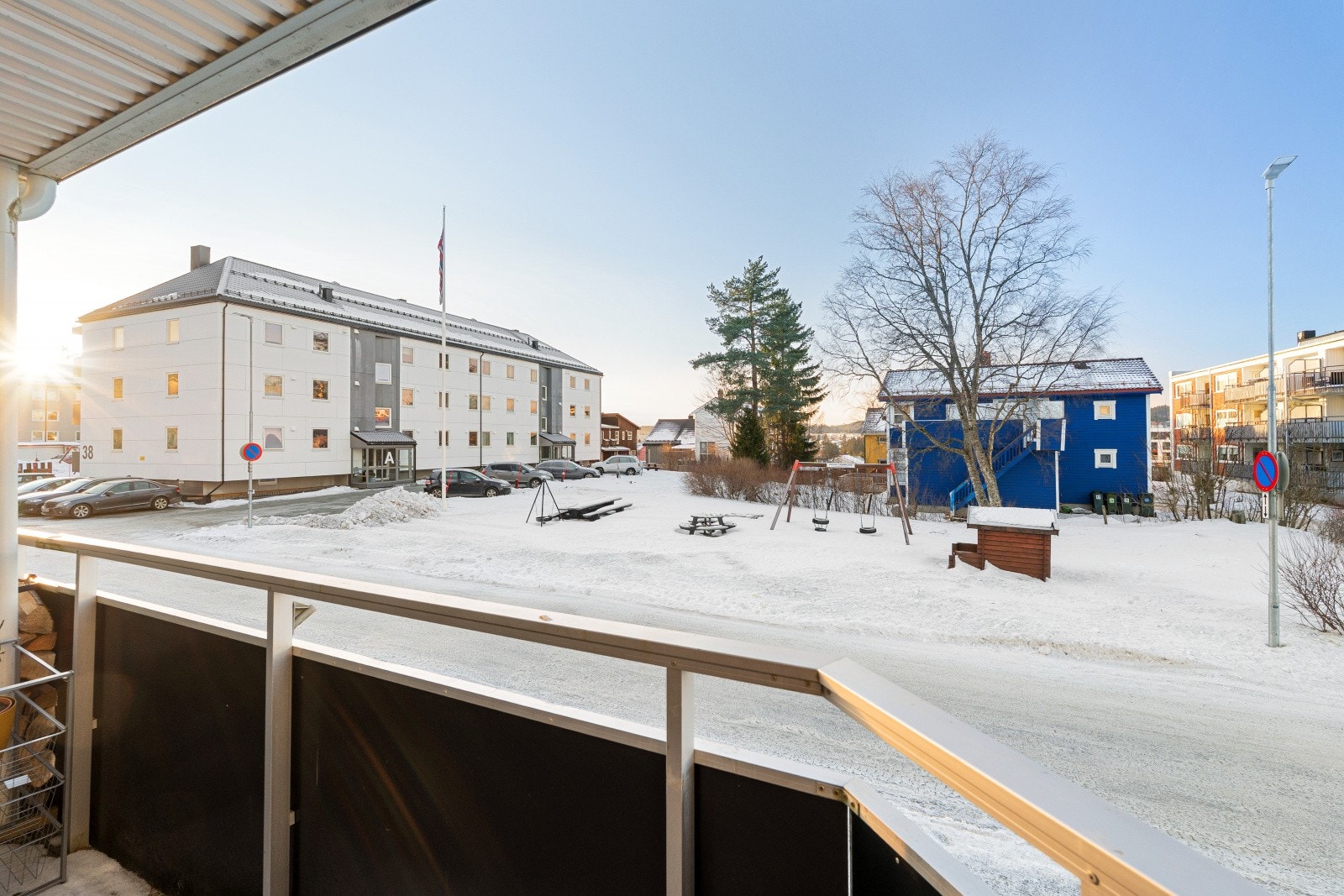 Flotte fellesarealer med 2 store lekeplasser rett utenfor døren Galleribilde