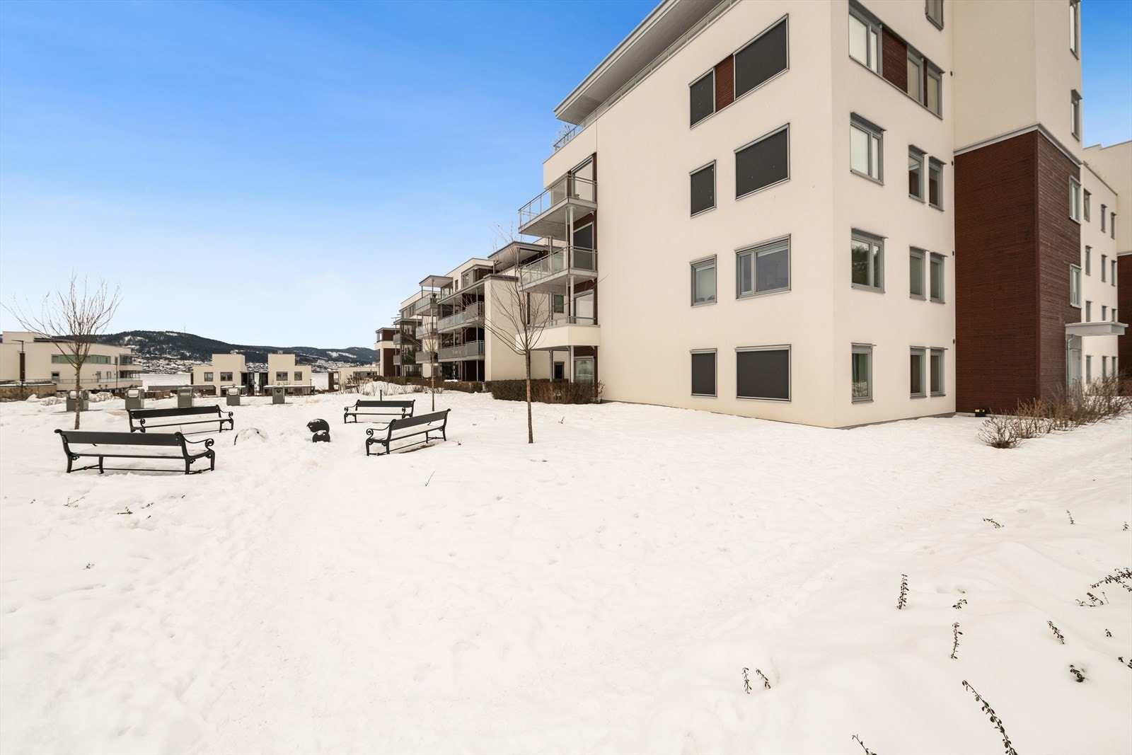 Borettslaget har hyggelige fellesområder med sittegrupper. Galleribilde