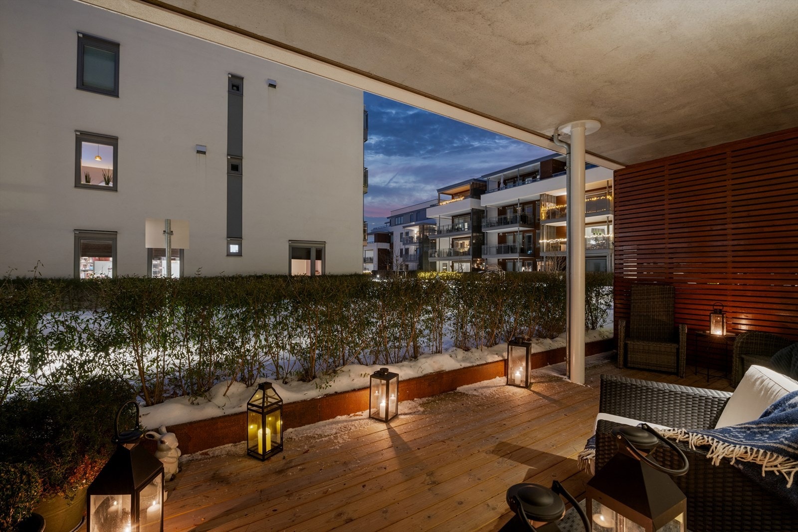 Terrassen er bygget med impregnert bjelkelag og terrassebord for god holdbarhet. Galleribilde