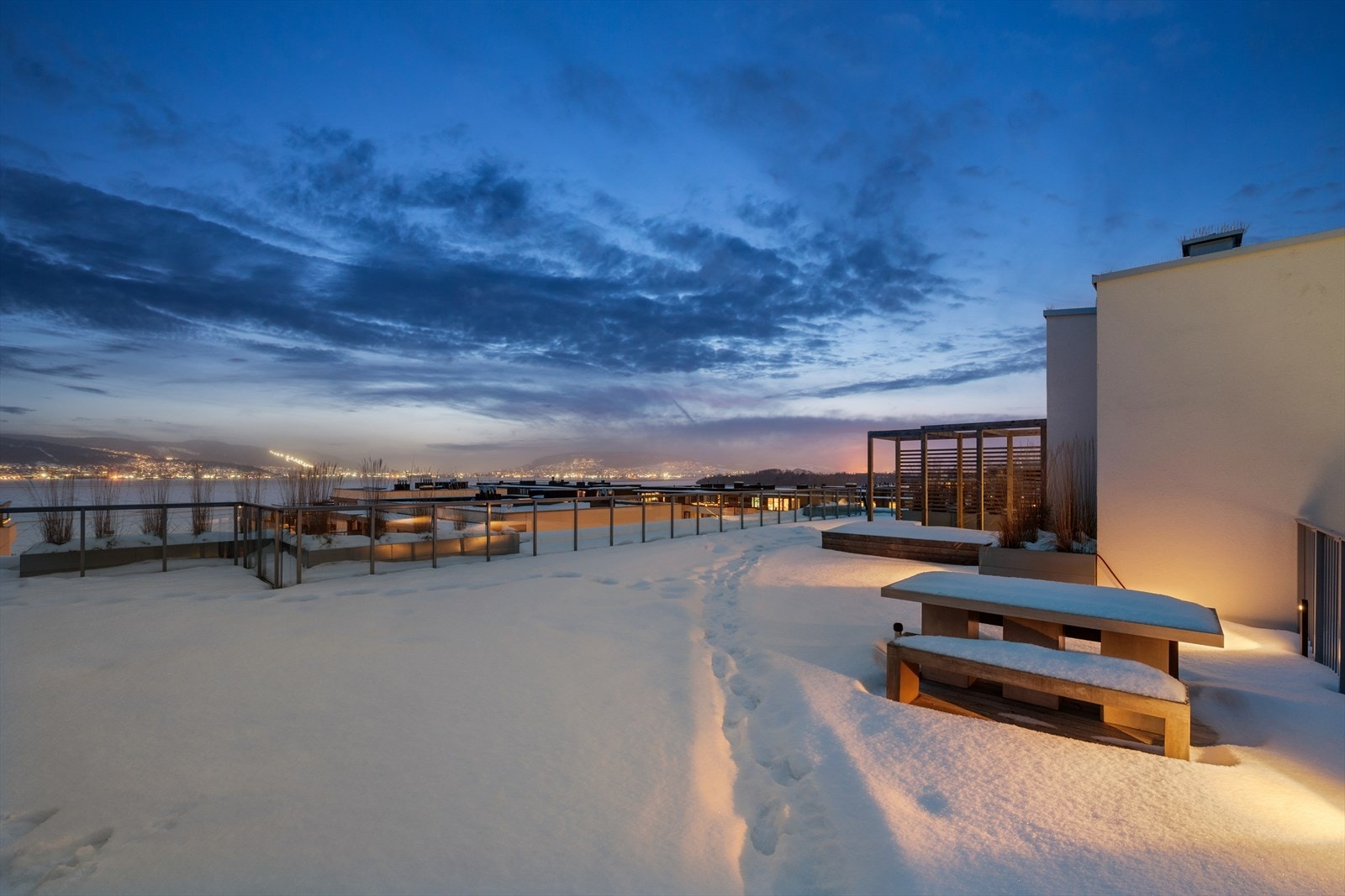 Den felles takterrassen er et flott supplement til den private uteplassen. Galleribilde