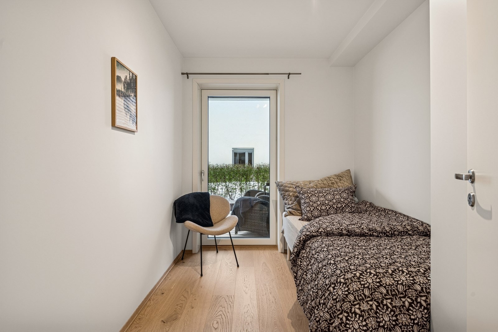 Det andre soverommet har praktisk, direkte utgang til markterrassen. Galleribilde