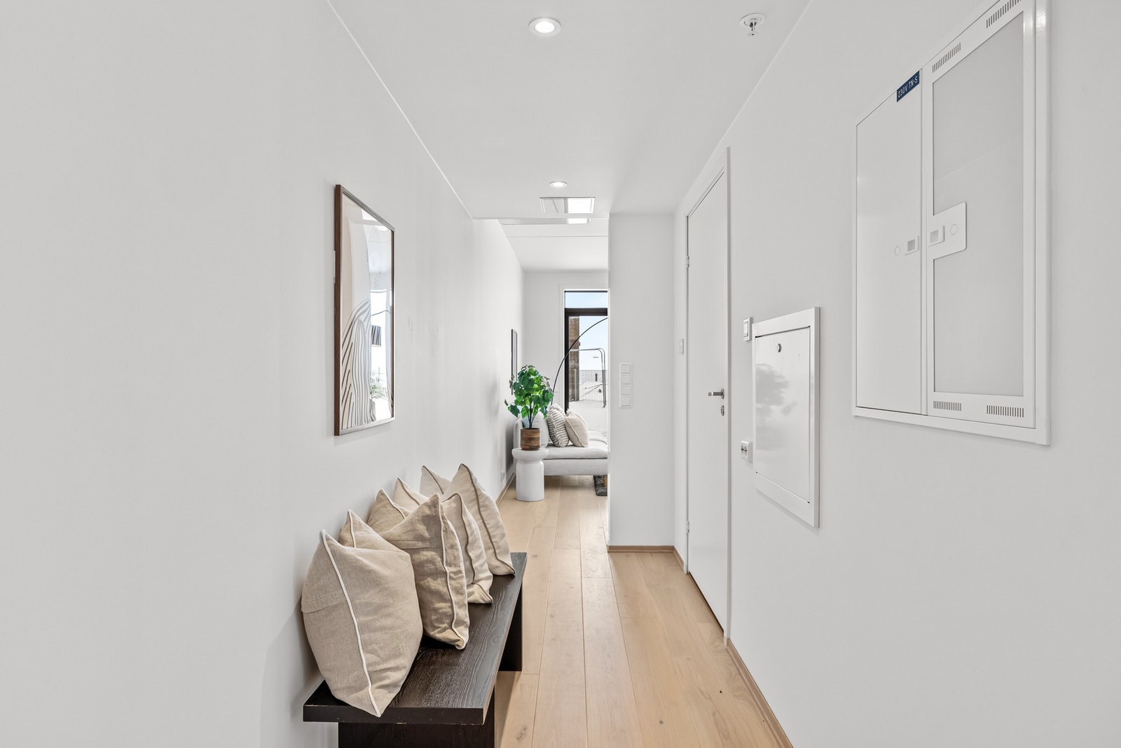 I gangen kan det møbleres med sittebenk eller andre hylleløsninger. Galleribilde