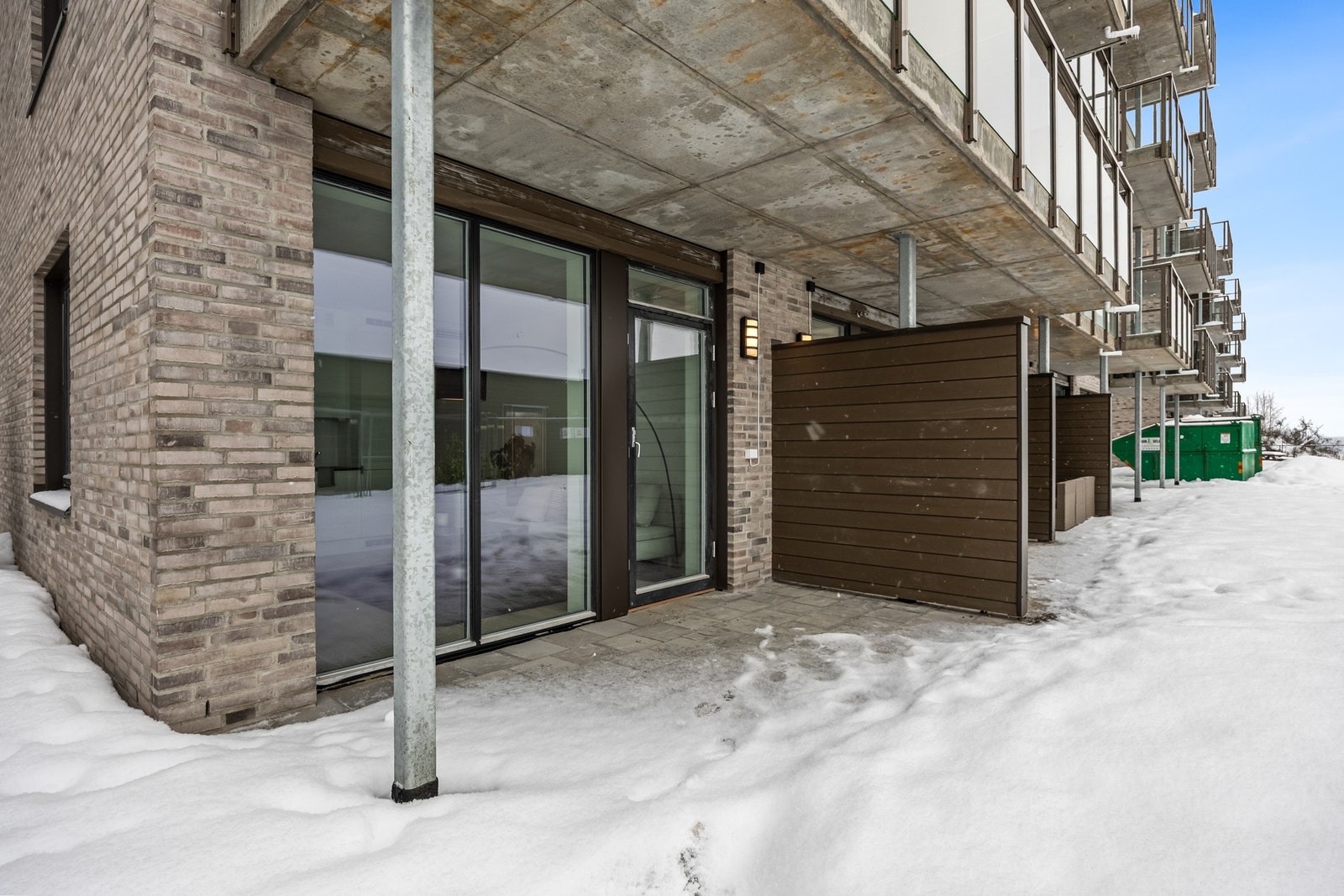 Det kan møbleres med sittegrupper, blomsterkasse etc. Galleribilde