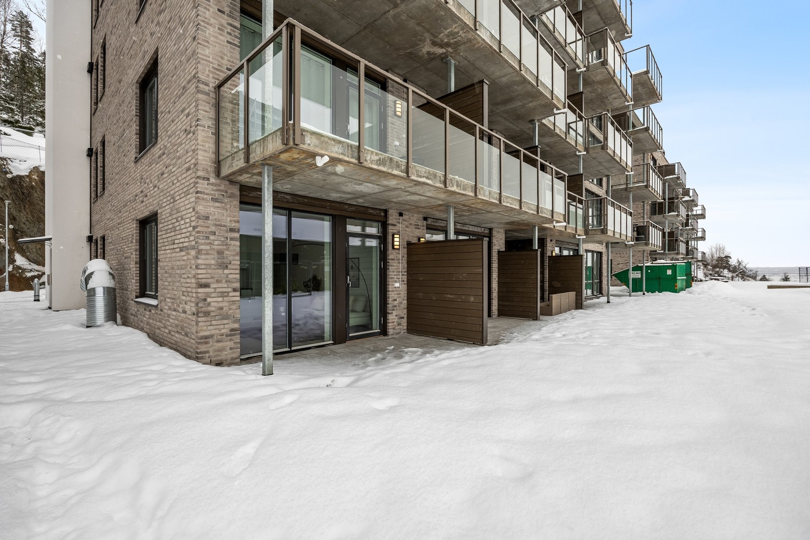 Hjørneleiligheten ligger i blokkens 1. etg. Galleribilde