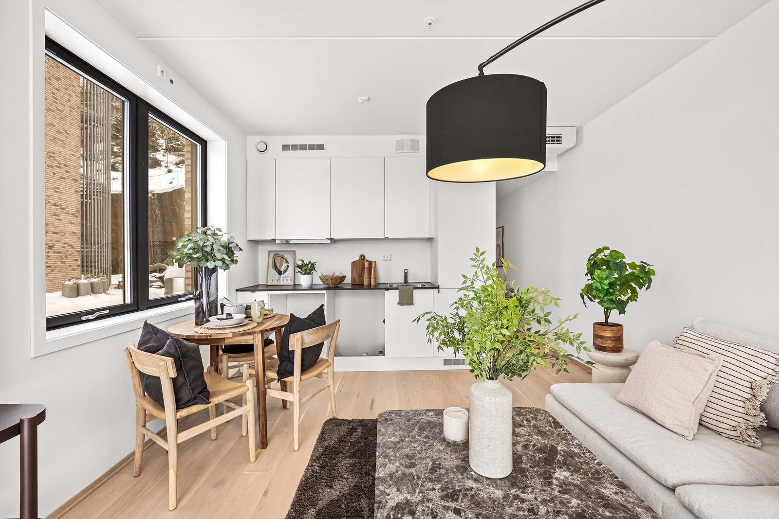 Mulighet for å sette inne TV-møbler. Galleribilde