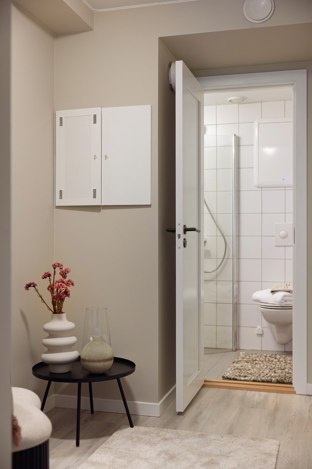 Entré med plass til garderobeskap. Galleribilde