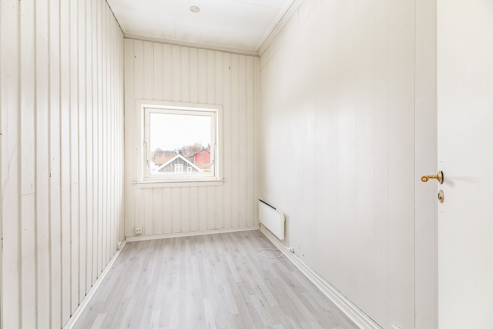 Nytt laminatgulv ble lagt i dette soverommet i 2021. Galleribilde