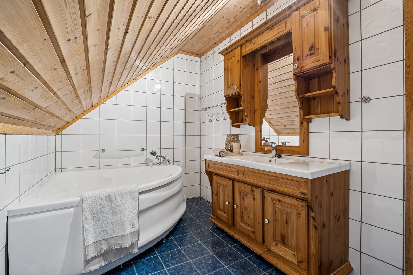 Her er det også elektriske varmekabler i gulvet og mekanisk avtrekk. Galleribilde