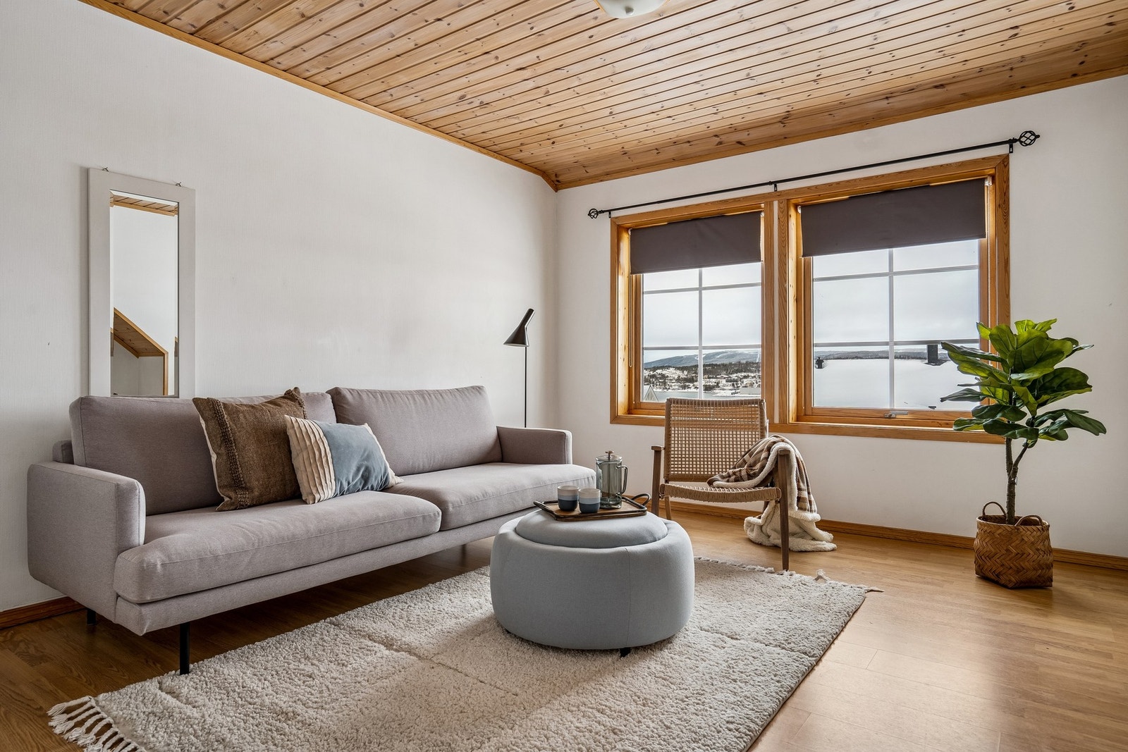 Loftstuen er etablert som et eget, tilbaketrukket oppholdsrom. Kan også brukes som soverom. Galleribilde