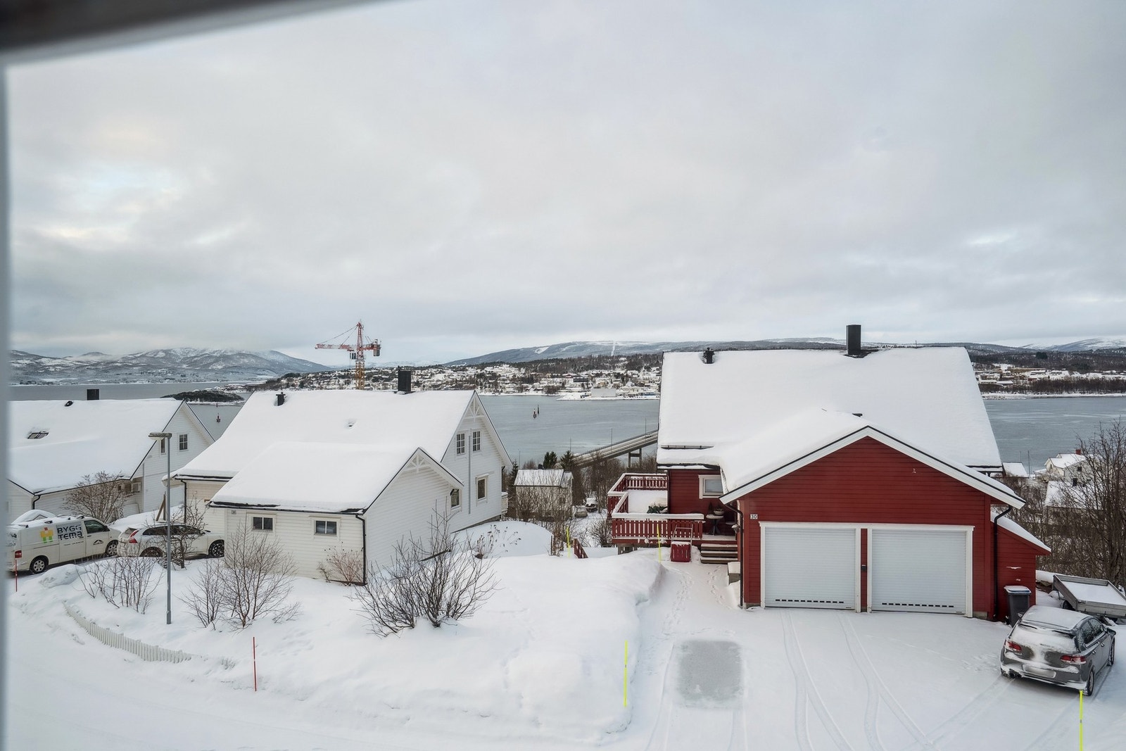 Fra boligen er det kort vei til Finnsnes idrettspark, kun 6 minutters gange unna. Galleribilde