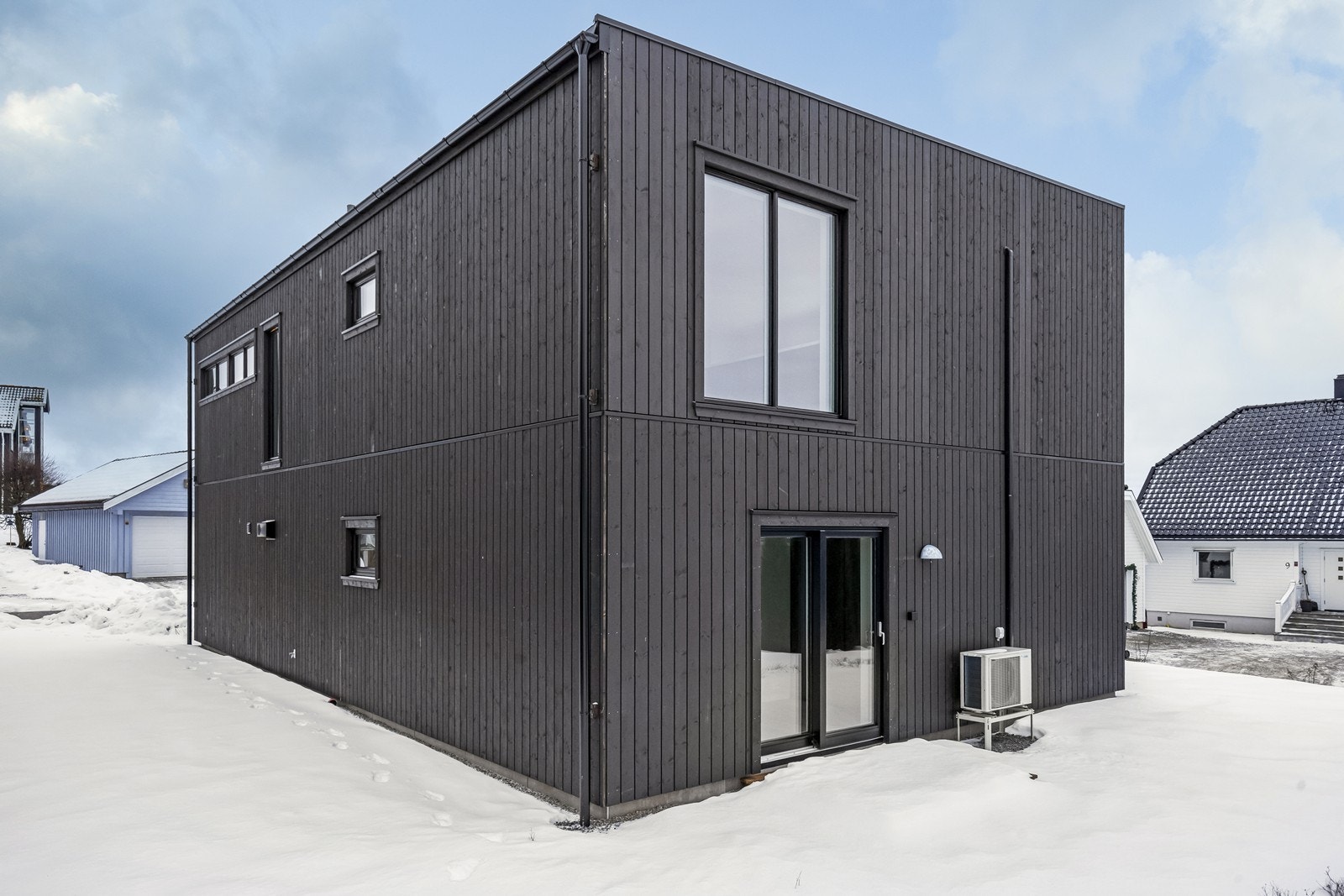 Utgang til hage fra det ene soverommet Galleribilde