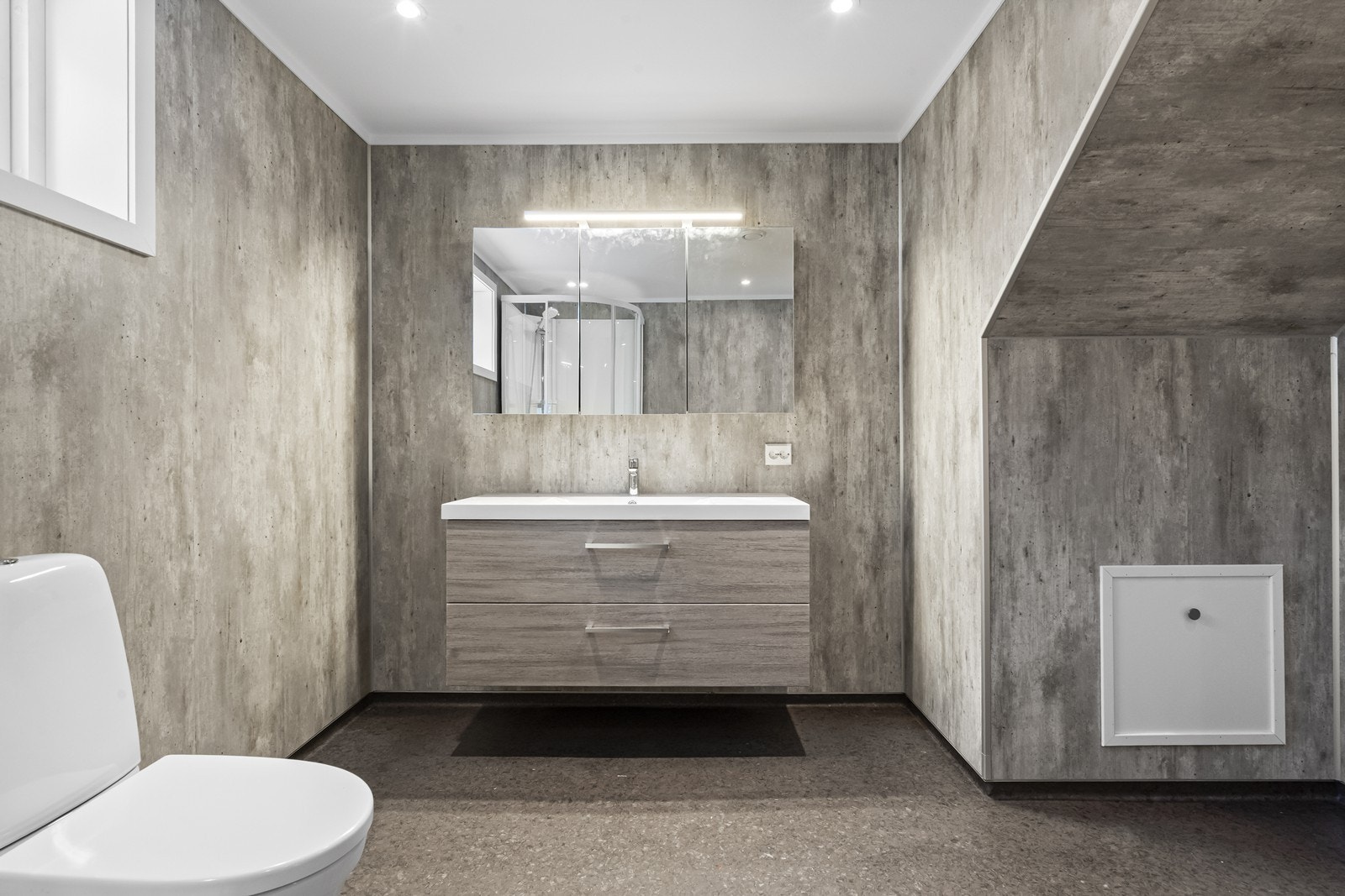 Det er laget ekstra plass i området under trappen Galleribilde