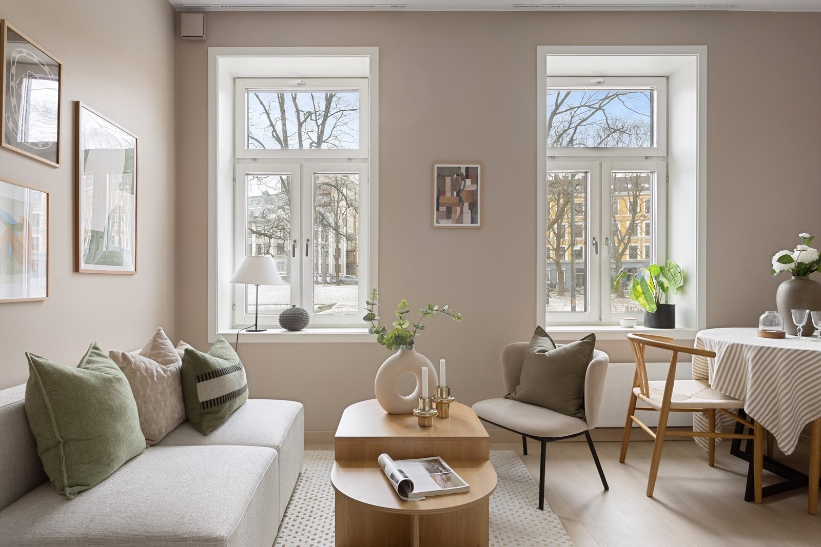 En lys og koselig 2-roms andelsleilighet med sentral og attraktiv beliggenhet på populære Alexander Kiellands plass. Galleribilde