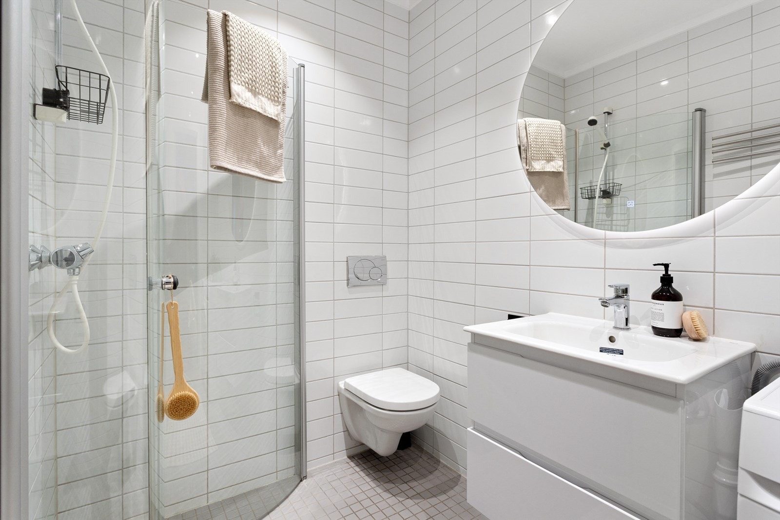 Flislagt baderom fra 2006 med varme i gulvet. Galleribilde