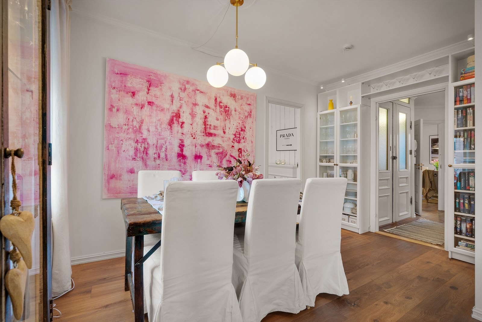 Veggflatene bidrar til fleksible løsninger for oppbevaring. Galleribilde