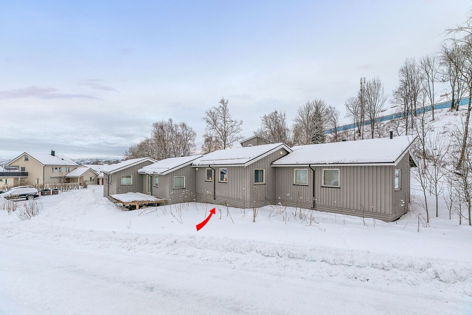 Boligen ligger fint til i Tiurveien Galleribilde