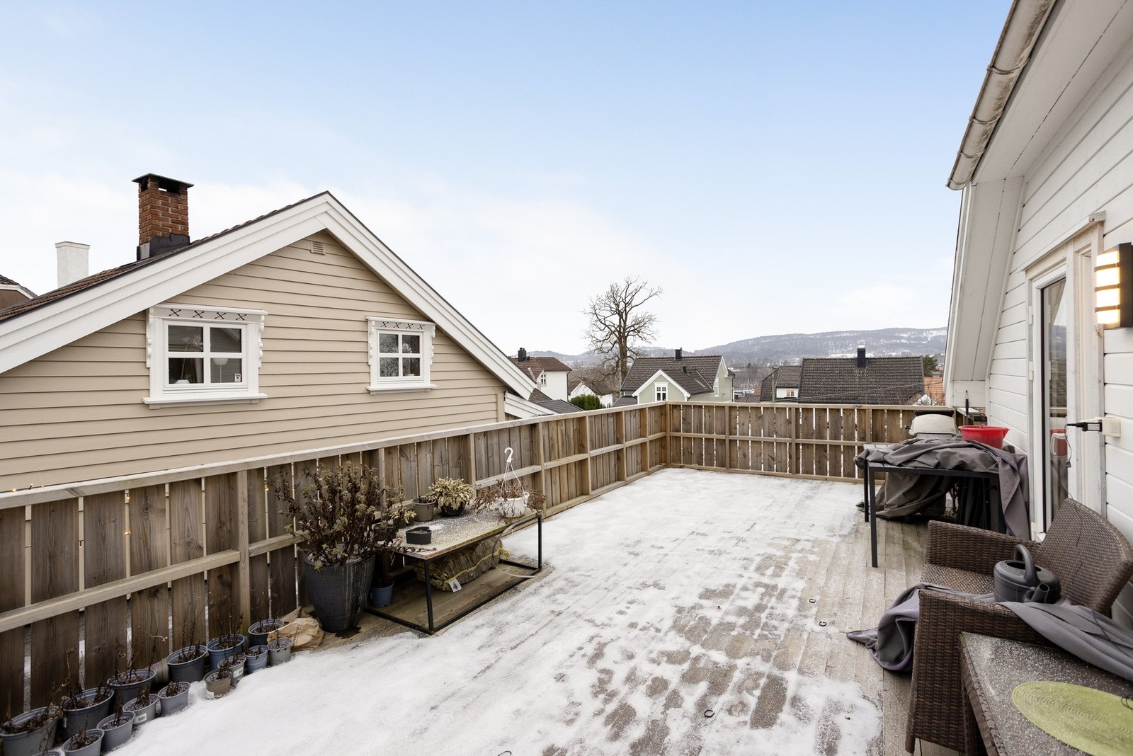 Nåværende eier opplyser om gode solforhold på sommerstid Galleribilde