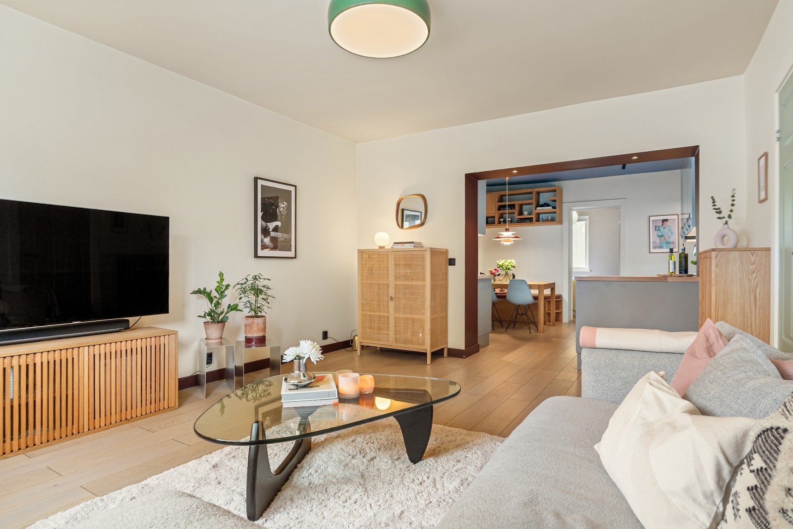 Møbelsnekret innkassing av radiatorer Galleribilde