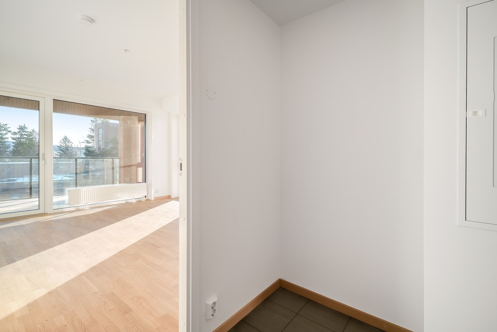 Praktisk entré med plass til sko, jakker og annen oppbevaring. Galleribilde