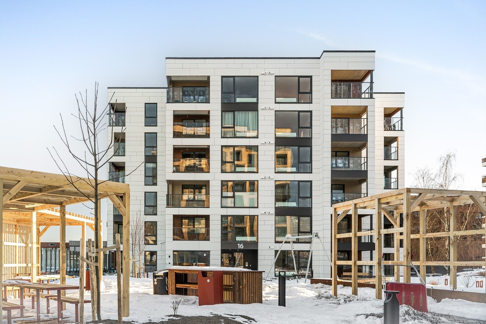 Saupstad Torg blir Trondheims nye, pulserende bydel med flotte leiligheter, grønne uterom og et bredt servicetilbud. Prosjektet skaper et levende knutepunkt med butikk, treningssenter og hyggelige møteplasser rett utenfor døren. Galleribilde