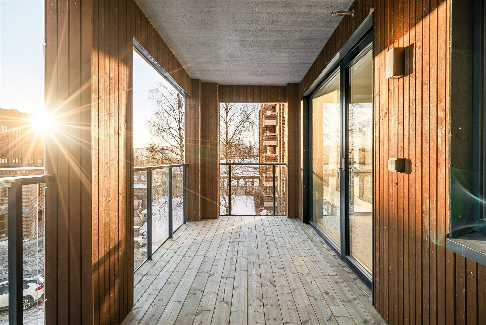 Uteplassen innbyr til både avslapning i solen og hyggelige kvelder med venner og familie. Galleribilde