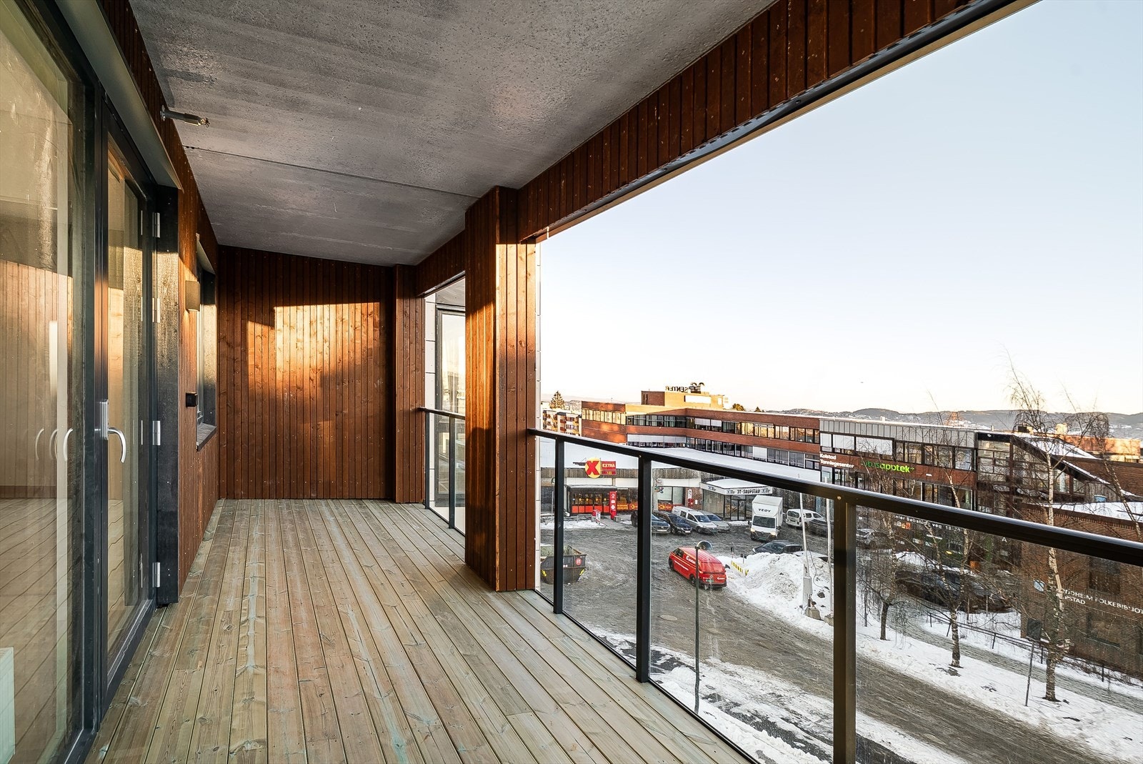 Fra stuen har man utgang til en stor balkong på hele 12,5 kvm. Galleribilde