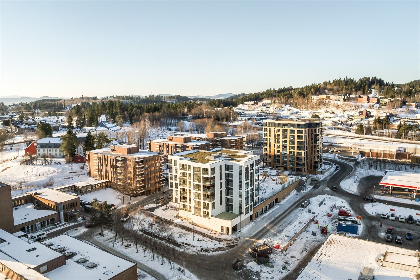 Kollektivforbindelsene er svært gode, med hyppige avganger fra Saupstadsenteret som tar deg effektivt til sentrum og andre bydeler. Galleribilde