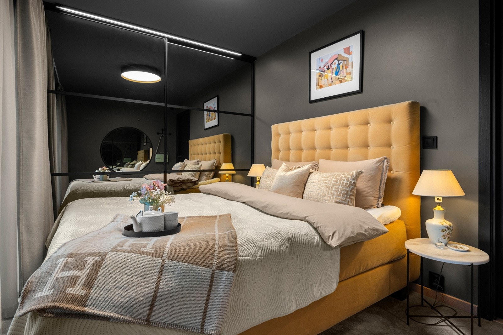 Også soverom 2 har en god skyvedørsgarderobe med speildører. Galleribilde