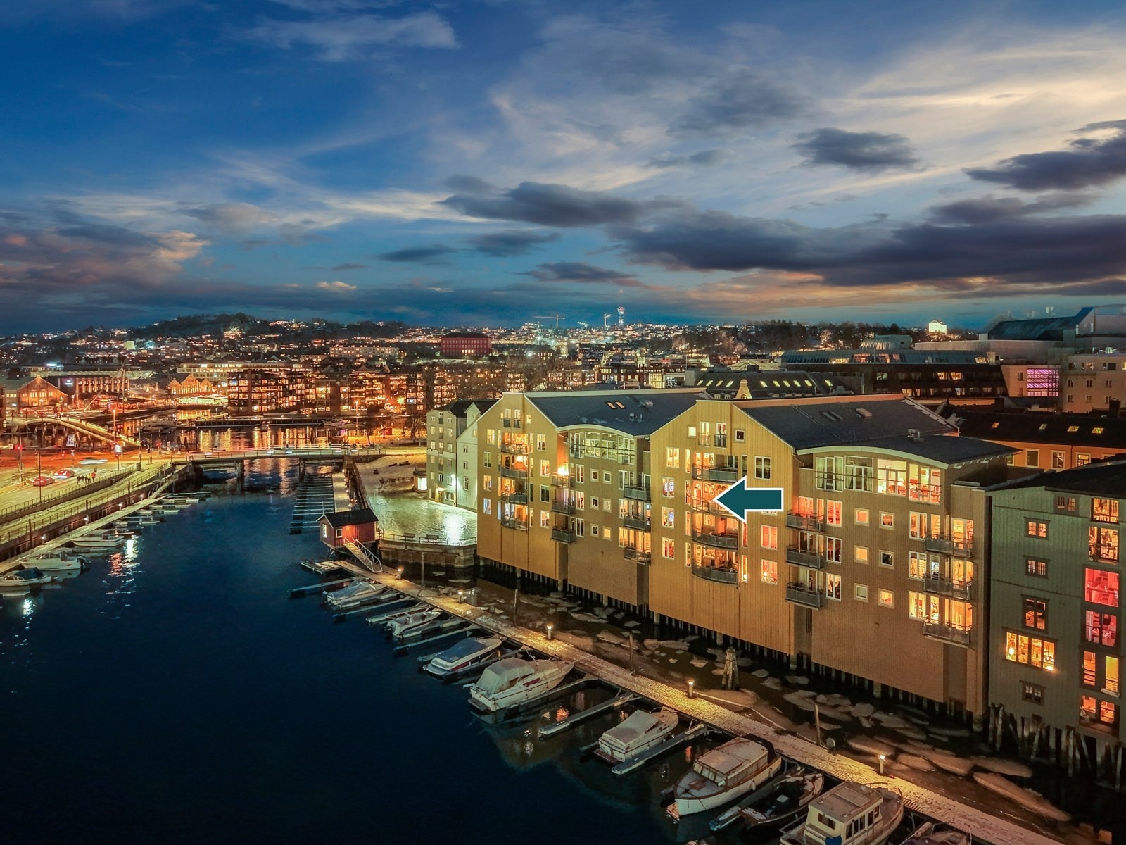 Velkommen til Fjordgata 18! Midt i Trondheim med utsikt mot kanalen! Galleribilde