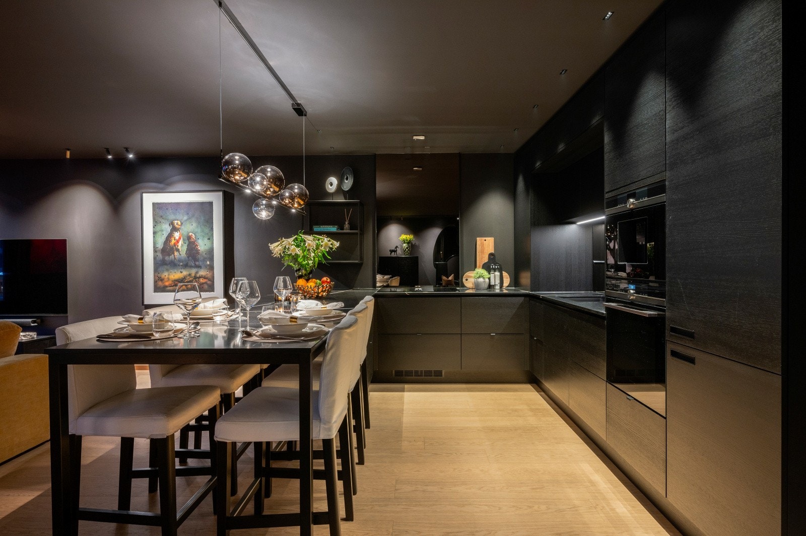 Et moderne og utsøkt kjøkken fra 2021. Galleribilde