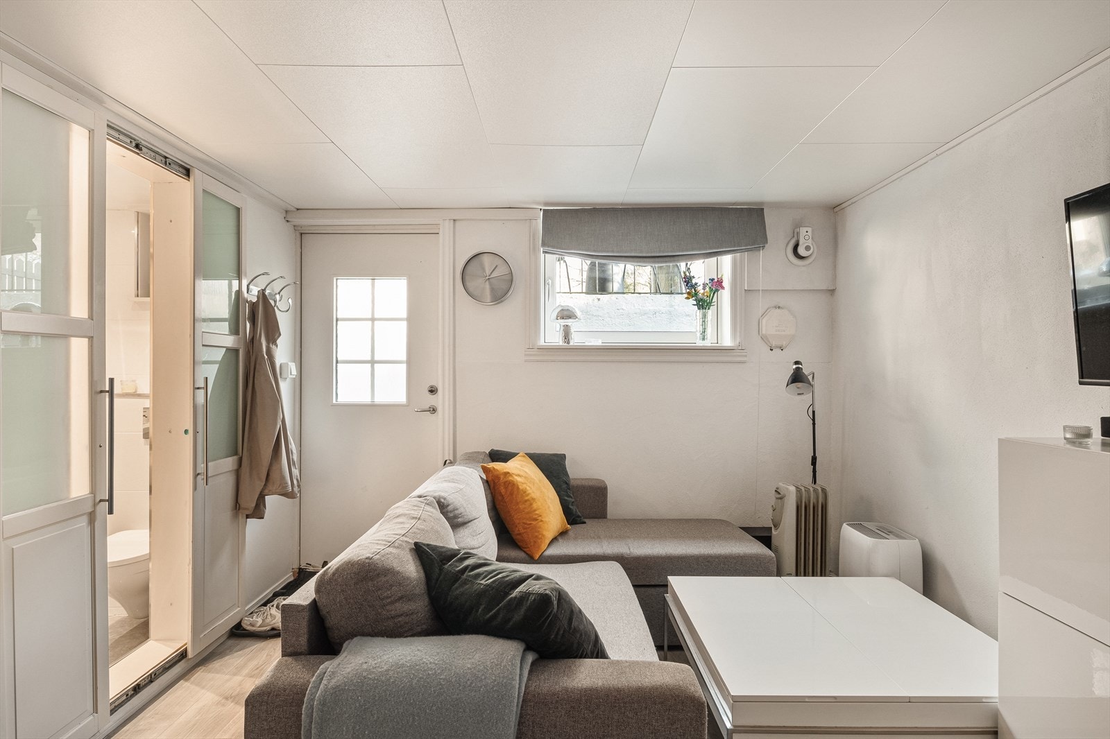 Underetasje - kjellerstue m/kjøkken, bad og bod. Utleid for kr 8000,- Galleribilde