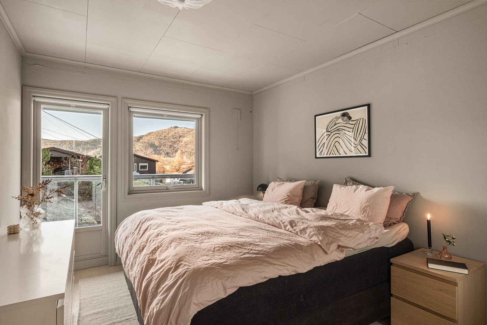 Hovedsoverom med utgang til altan. Galleribilde