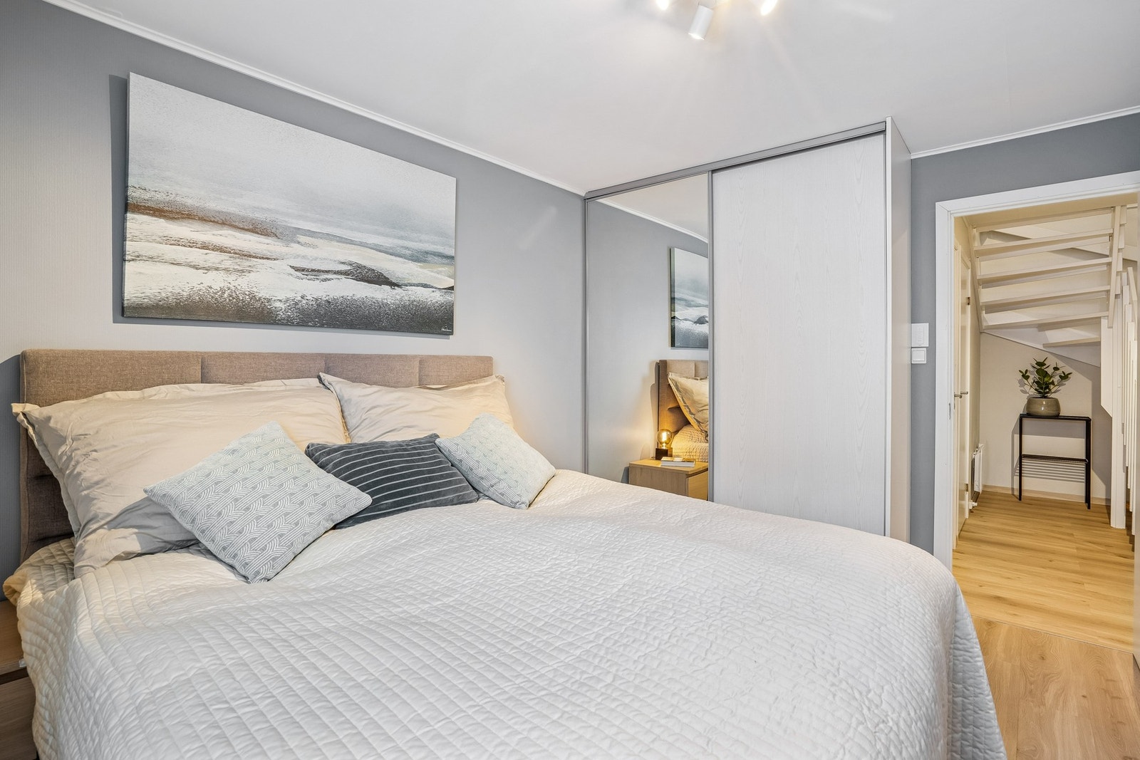 Alle er malt opp i behagelige farger Galleribilde