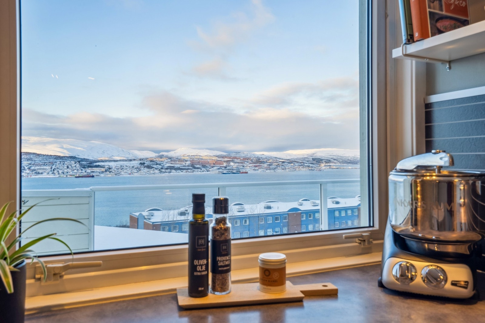 Her kan du jobbe effektivt, samtidig som du nyter utsikten direkte fra kjøkkenbenken Galleribilde