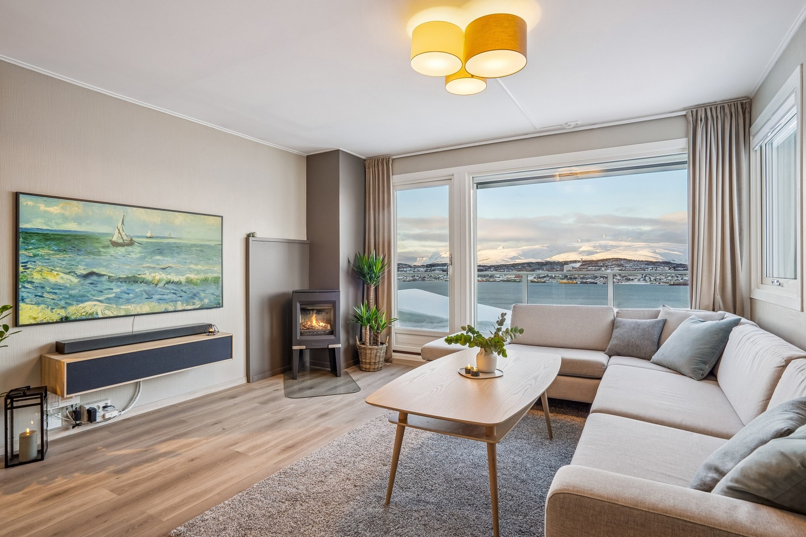 Nydelig innredet bolig over 2 plan med god planløsning og godt med lagringsplass. Galleribilde