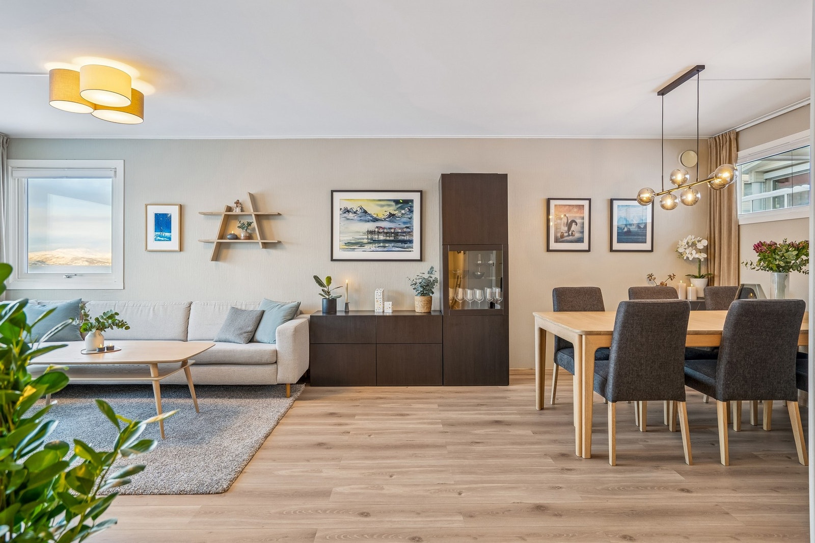 Pent innredet i en flott fargepalett. Galleribilde