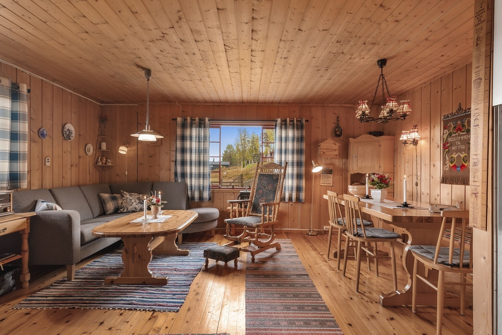 Her får man plass til både sofagruppe og spisestue mm. Galleribilde