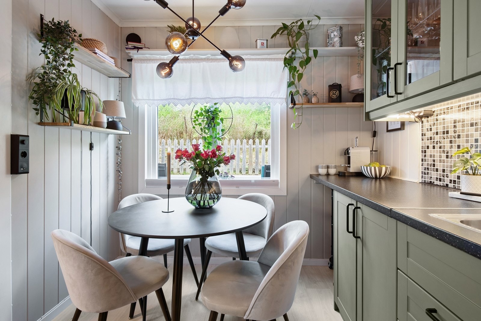 Mulighet for spisekrok på kjøkkenet. Galleribilde