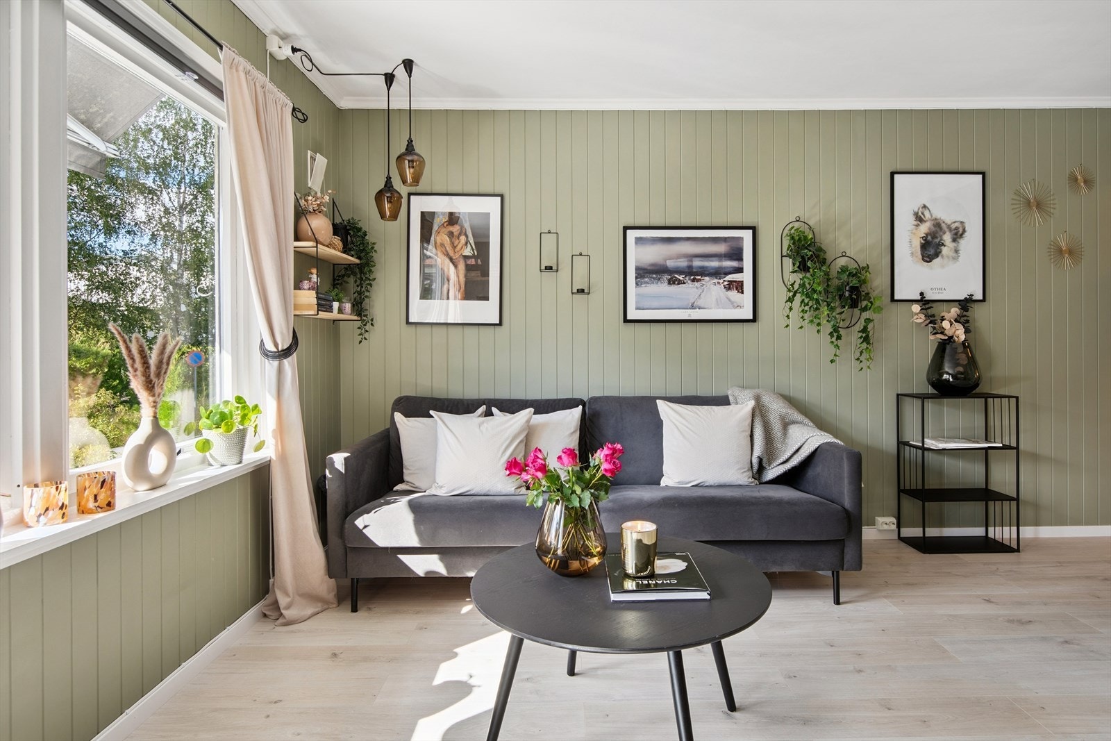 Stuen har gode innredningsmuligheter. Galleribilde