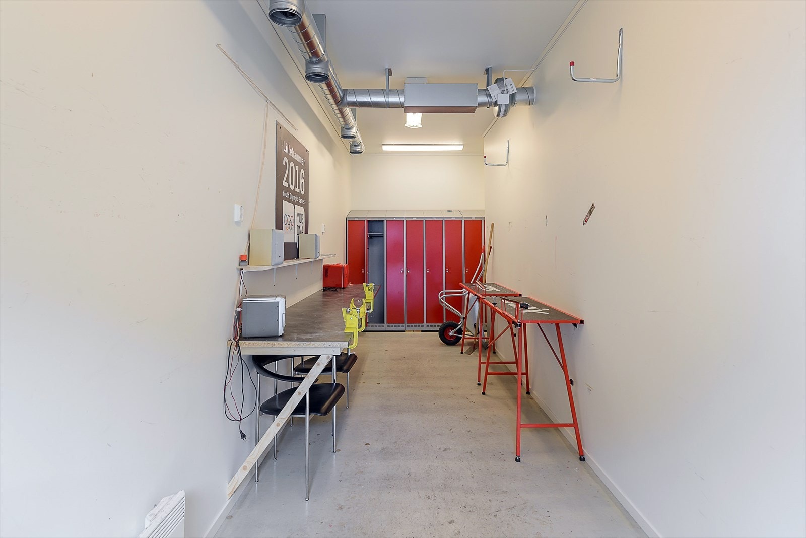 I fellesarealet finnes en stor, felles smørebod for preparering av ski. Galleribilde